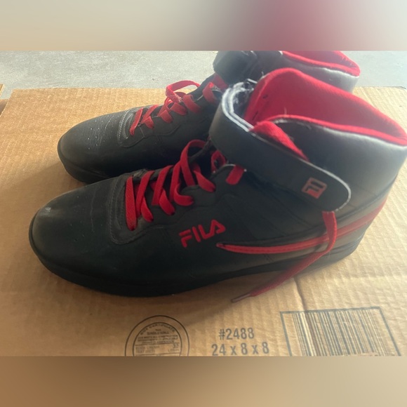 Fila Men's Black and Red Sneakers - Picture 1 of 6